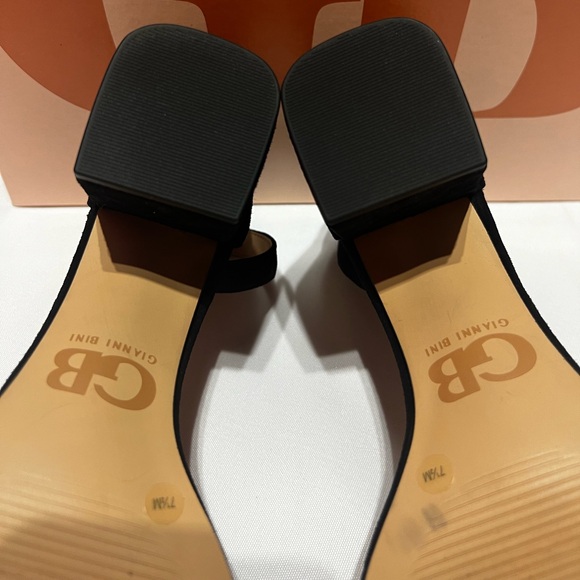 NWOT Gianni Bini Black Suede Block Heel - Picture 11 of 14